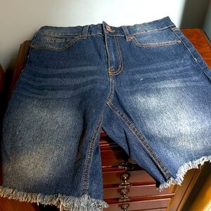 Dollhouse Bermuda Shorts size 7/8